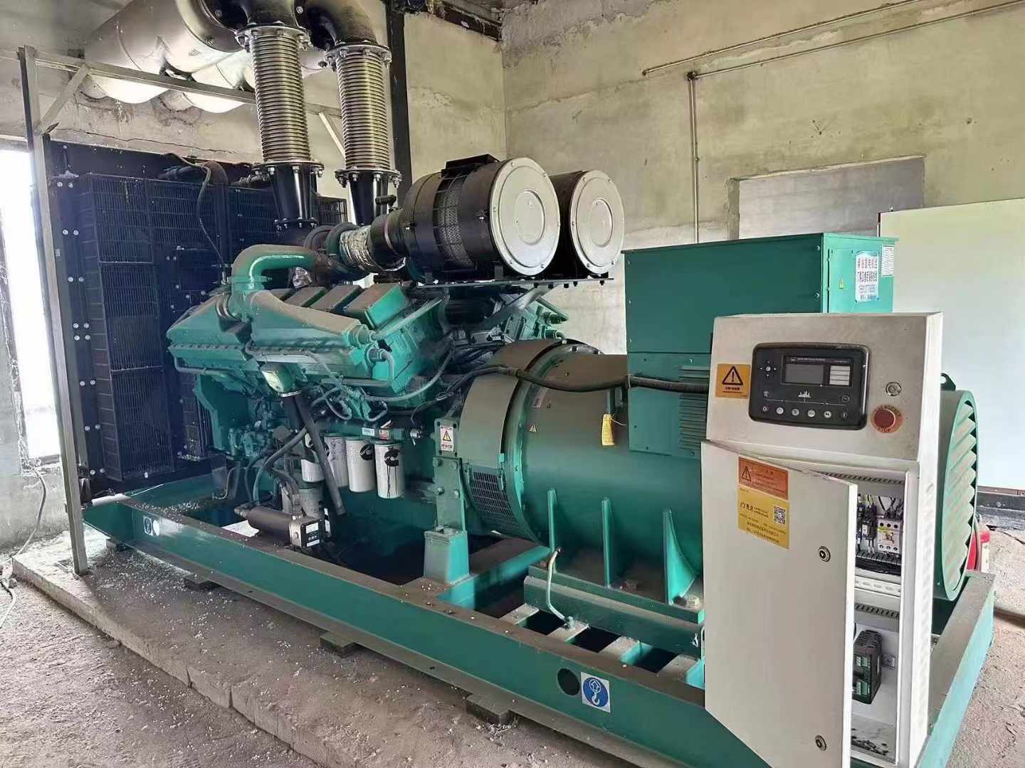 光山无功补偿装置的性能评估需要考虑哪些因素？